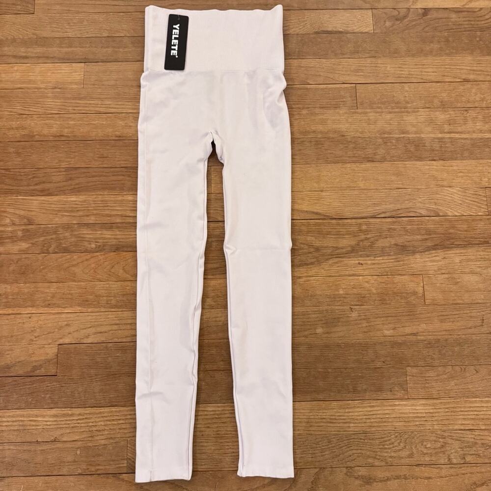 NWT Yelete Women's White Seamless Leggings - Size 24 b13